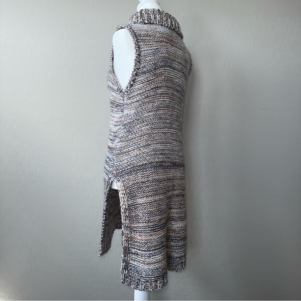 Cliché Sleeveless Cowl-neck Sweater - Picture 5 of 8